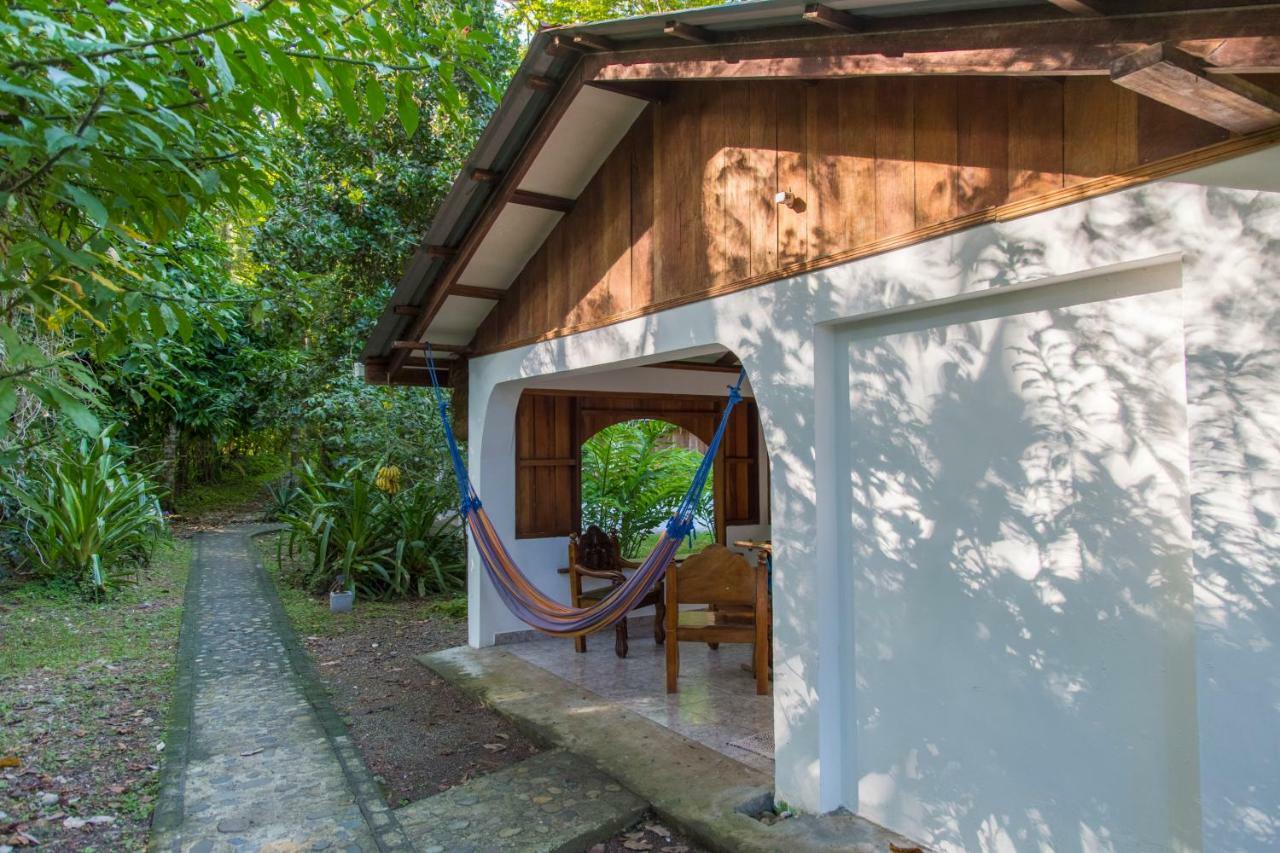 Cabinas Iguana Cahuita Exterior photo